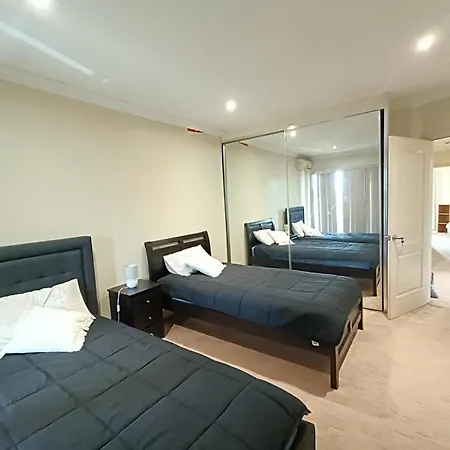 Two Single Beds With Balcony G2 Apartment Guildford Exterior photo